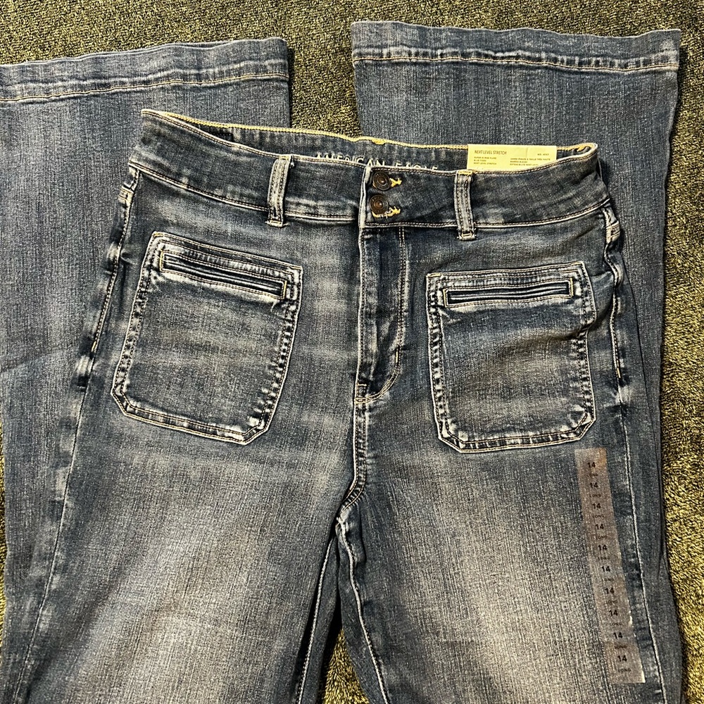 Super hi-rise flare American eagle jeans